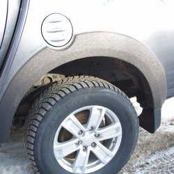 Mitsubishi L200 (, )